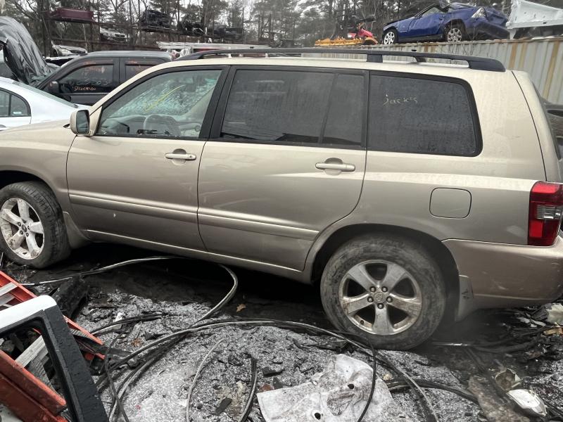 Front Passenger Side Fender For 2001-2007 Toyota Highlander - Primed Steel With Antenna Hole (Right Side)